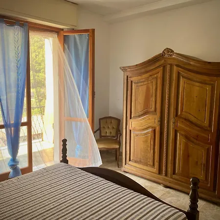 Spacious With Air Conditioning Apartment